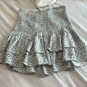 Cute floral skirt barely worn